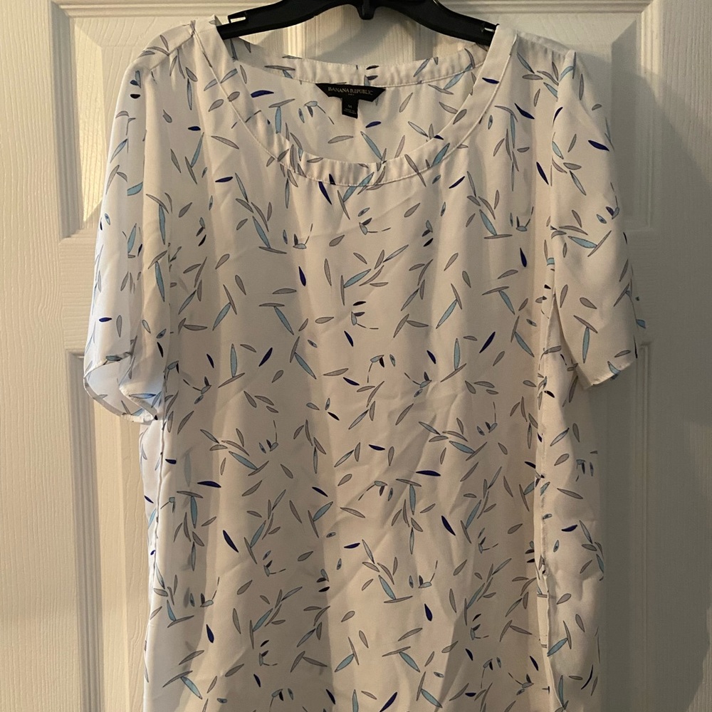 White, medium, Express, tunic. Small print
